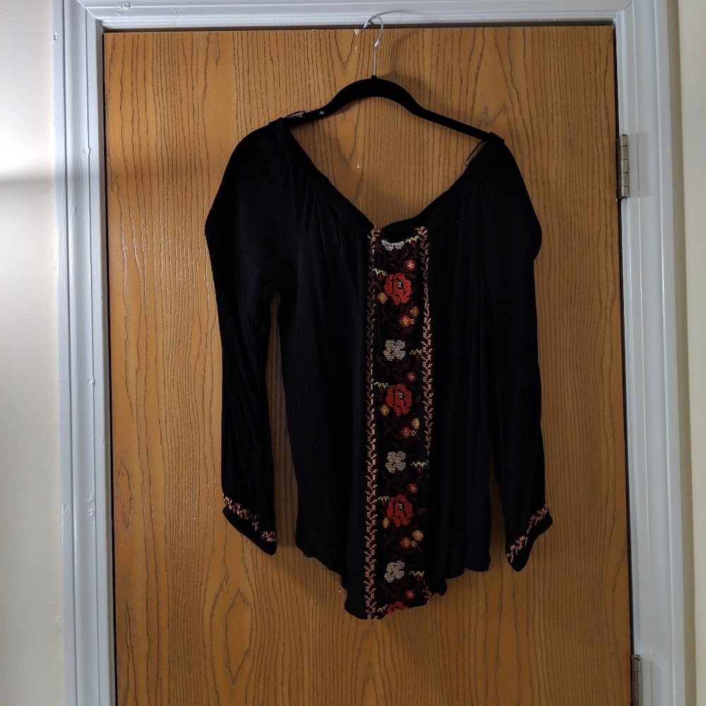 Off shoulder enbroidered shirt